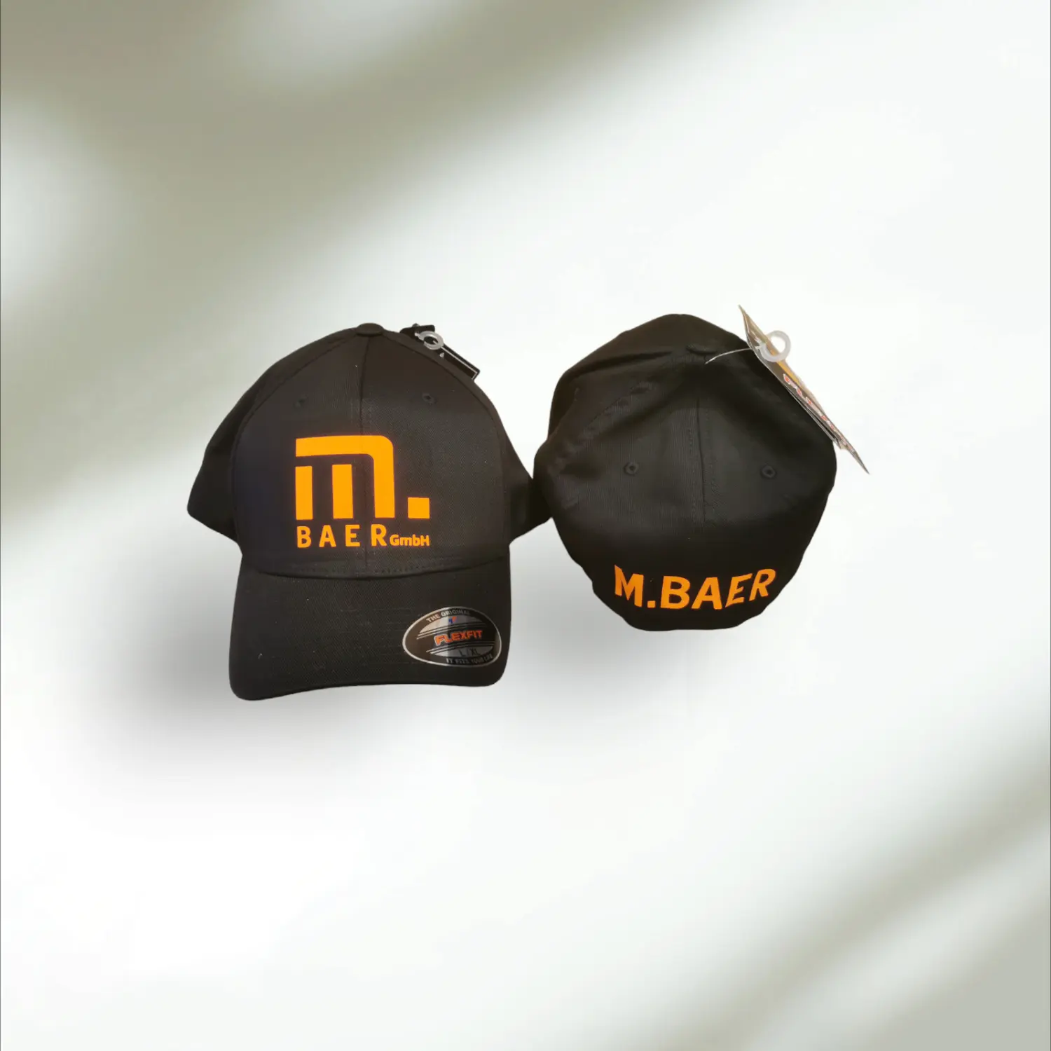 Hasirees Kreativstudio , schwarze Kappe mit orangefarbenem Aufdruck
